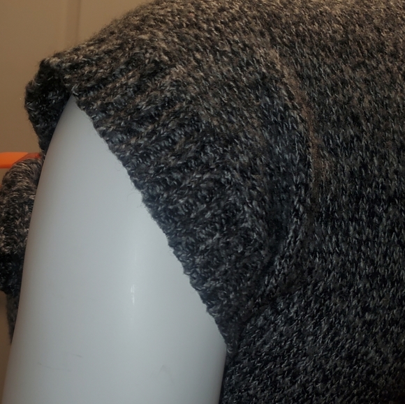 Exhilaration grey vneck sweater vest size small - Picture 9 of 11